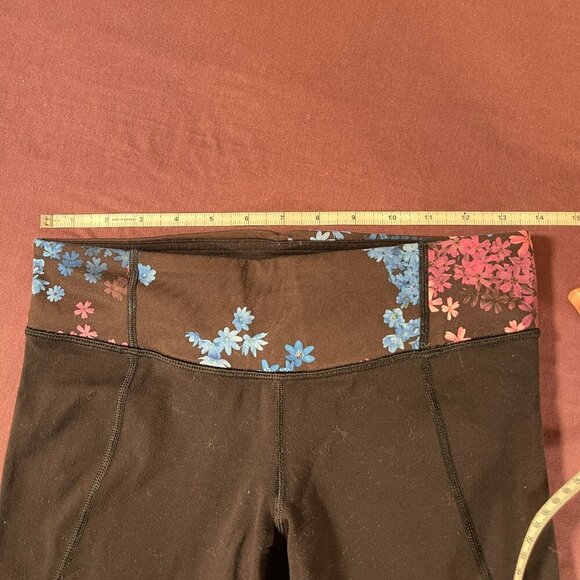 Lululemon Gather & Crow Crop *Full-On Luon Black / Petal Pop Multi - Size 4 - Picture 4 of 8